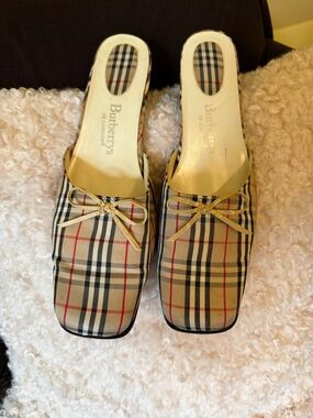Vintage Rare Burberry Plaid Patterned Kitten Heel